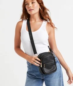 EVE PEBBLE CAMERA CROSSBODY BAG