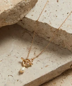 GOLD PLATED FINE PEARL AND BAR PENDANT NECKLACE
