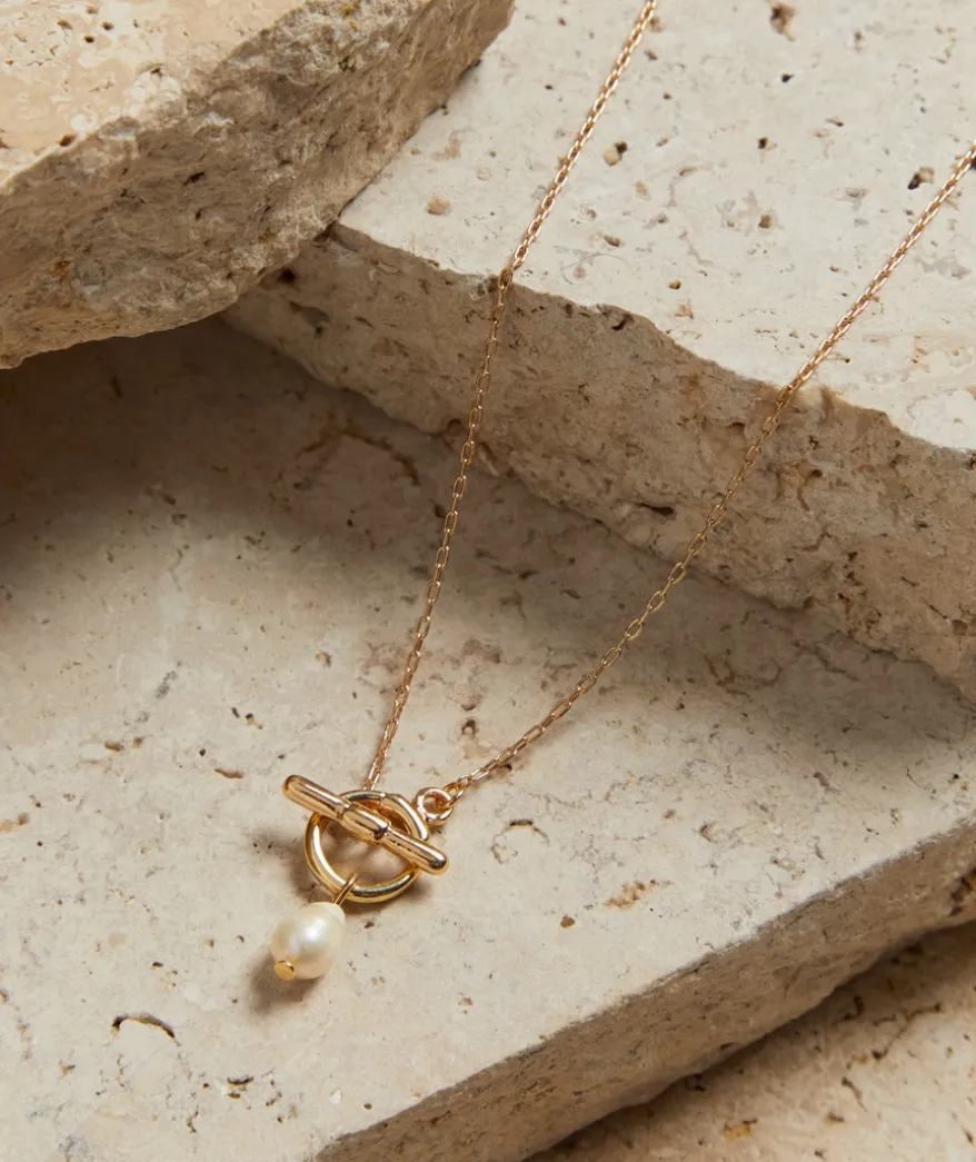 GOLD PLATED FINE PEARL AND BAR PENDANT NECKLACE
