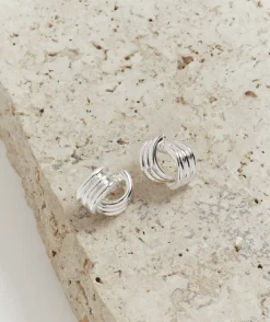 SILVER PLATED RIBBED EARRING