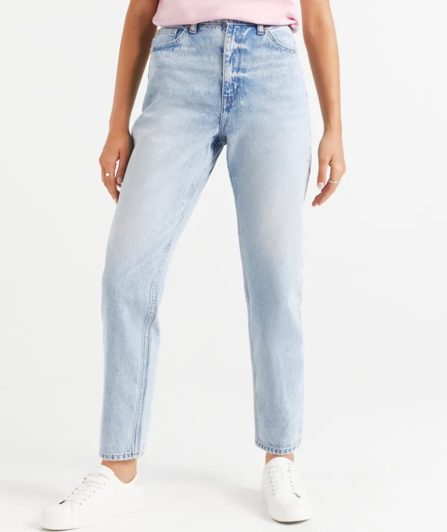 THE MOM DENIM JEAN
