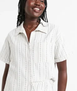 ZOEY TEXTURED CROP SHIRT