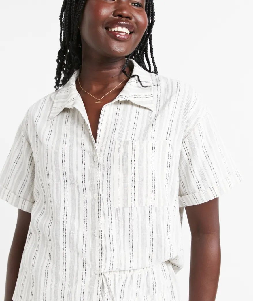 ZOEY TEXTURED CROP SHIRT